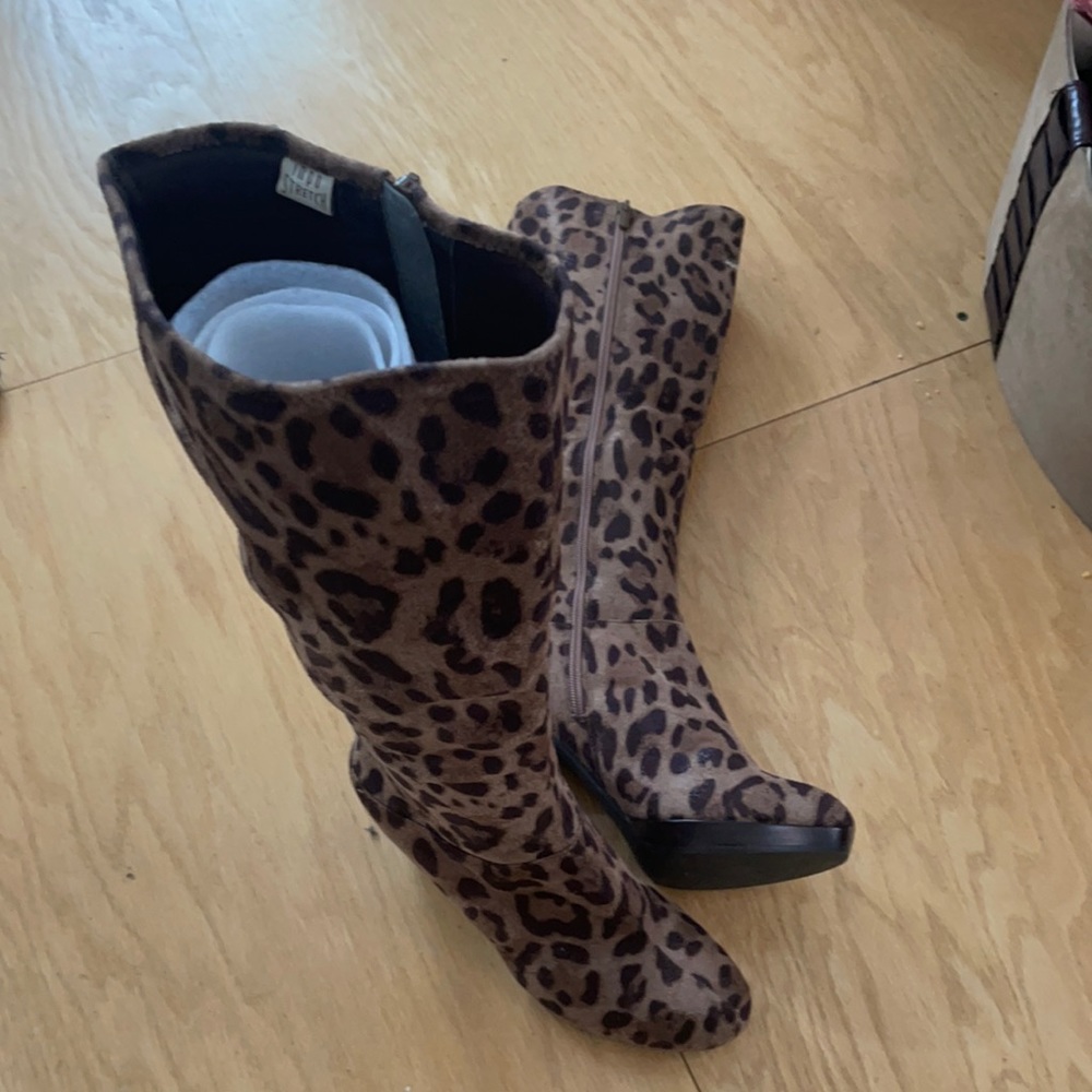 Soft suede fabric leopard print boots